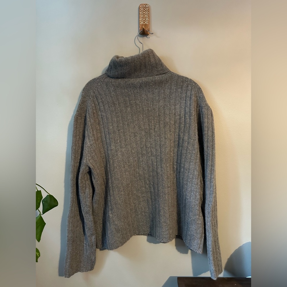 Elegant Gray Ribbed Turtleneck Sweater